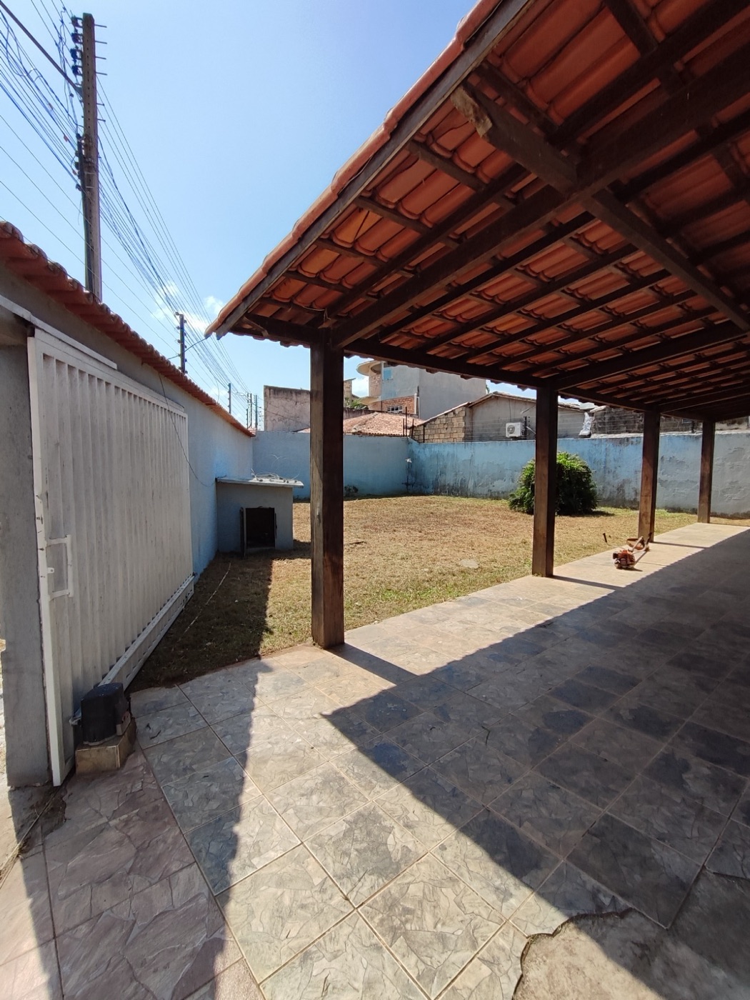 Garagem coberta de casa no Angelim
